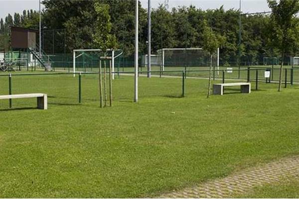 Uitbreiding sportpark met nieuwe voetbalvelden, verlichting en parking - Sportinfrabouw NV